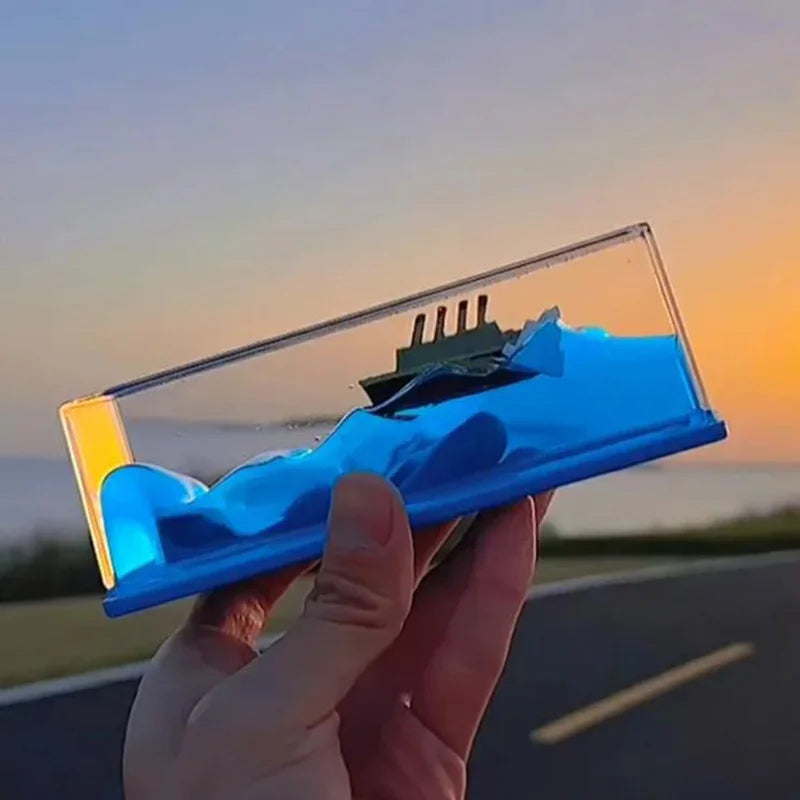 Creatieve Cruiseschip Drijfles in Vloeistof